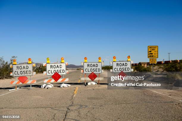 road closed barricade sign at ludlow, california, usa - road closed stock pictures, royalty-free photos & images