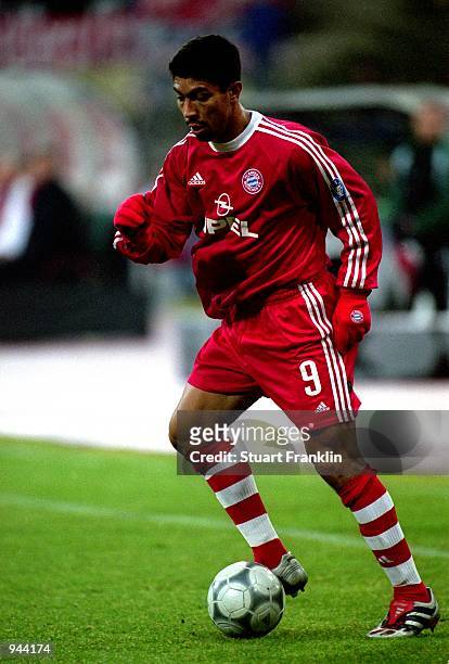 Giovane Elber of Bayern Munich runs with the ball during the UEFA Champions League Group C match against Spartak Moscow played at the Olympic...