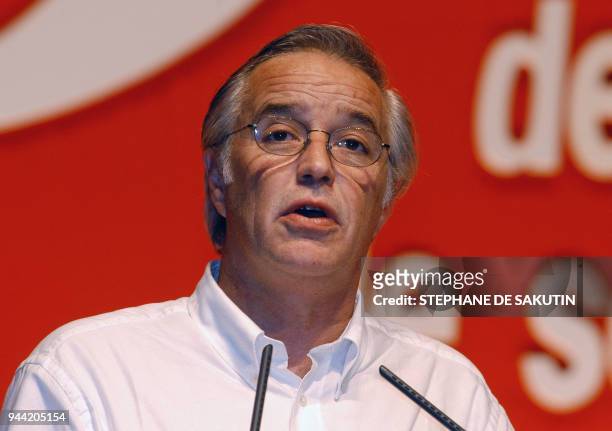 Le secrétaire national aux Elections et directeur de la campagne socialiste pour les élections régionales de mars François Rebsamen s'exprime à la...