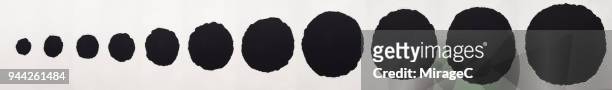 black paper torn holes(merged large size image) - black hole 個照片及圖片檔