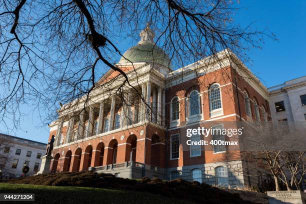 massachusetts state house - massachusetts state capitol stock pictures, royalty-free photos & images