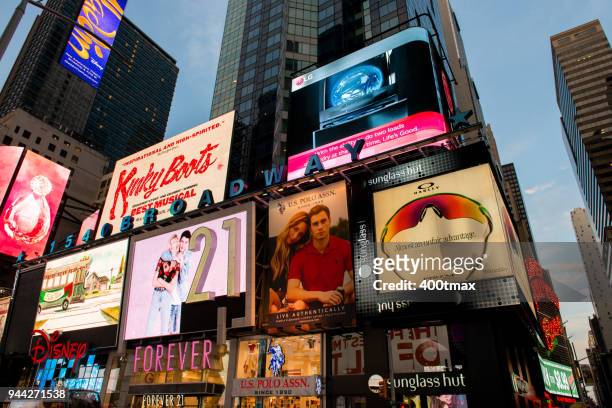 464 Forever 21 Times Square Stock Photos, High-Res Pictures, and
