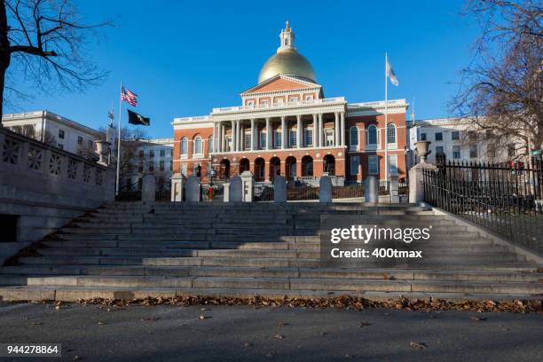 massachusetts state house - massachusetts state capitol stock pictures, royalty-free photos & images