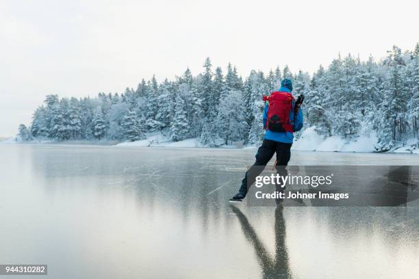 man long distance skating - ice skating stock pictures, royalty-free photos & images