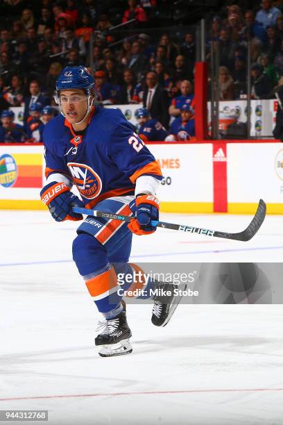 Anders Lee of the New York Islanders skates against the Philadelphia Flyers at Barclays Center on April 3, 2018 in New York City. New York Islanders...