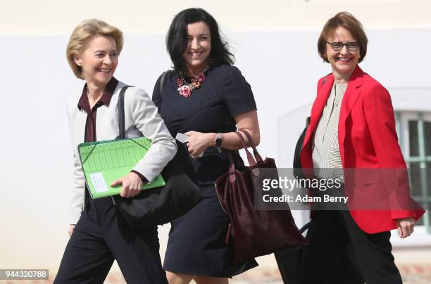 Defense Minister Ursula von der Leyen , Dorothee Baer, state minister for digitalization , and Annette Widmann-Mauz, state minister for migration,...