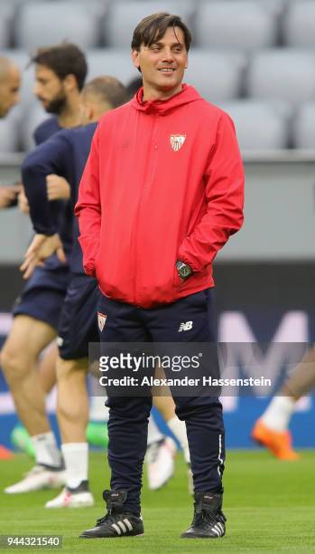 Eduardo Berizzo, Manager of Sevilla watches his team train during the Sevilla FC Training Session at Allianz Arena on April 10, 2018 in Munich,...