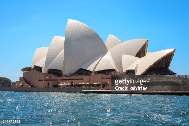 sydney opera house in sydney, australien - kelvinjay stock-fotos und bilder
