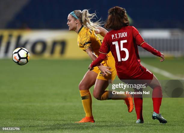 Ellie Carpenter of Australia battles for the ball with Pham Thi Tuoi of Vietnam during the AFC Women's Asian Cup Group B match between Vietnam and...