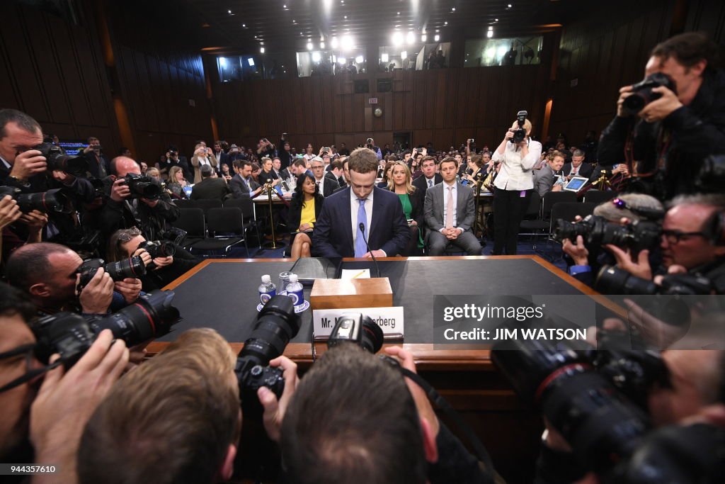 TOPSHOT-US-internet-Facebook