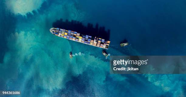 nave cargo - mezzo di trasporto marittimo foto e immagini stock