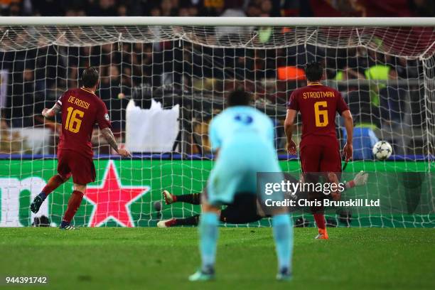 Daniele De Rossi of AS Roma scores his side's second goal from the penalty spot during the UEFA Champions League Quarter Final, second leg match...