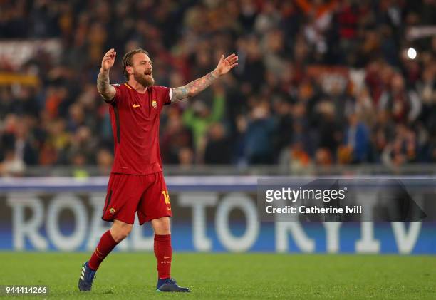 Daniele De Rossi of AS Roma celebrates during the UEFA Champions League Quarter Final Second Leg match between AS Roma and FC Barcelona at Stadio...
