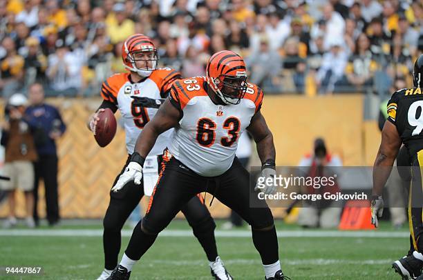 Offensive lineman Bobbie Williams of the Cincinnati Bengals blocks as quarterback Carson Palmer drops back to pass against the Pittsburgh Steelers at...