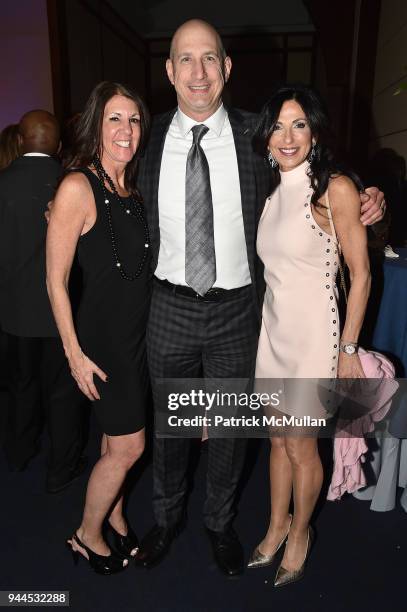 Lori Perlowitz, Alan Perlowitz and Anne Diamond attend the Alzheimer's Drug Discovery Foundation's Memories Matter at Pier 60, Chelsea Piers on April...