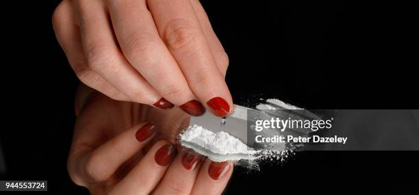 cocaine use, girls night out - drug addict stock-fotos und bilder