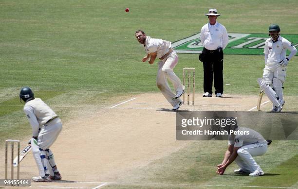 Daniel Vettori of New Zealand bowls during day five of the Third Test match between New Zealand and Pakistan at McLean Park on December 15, 2009 in...
