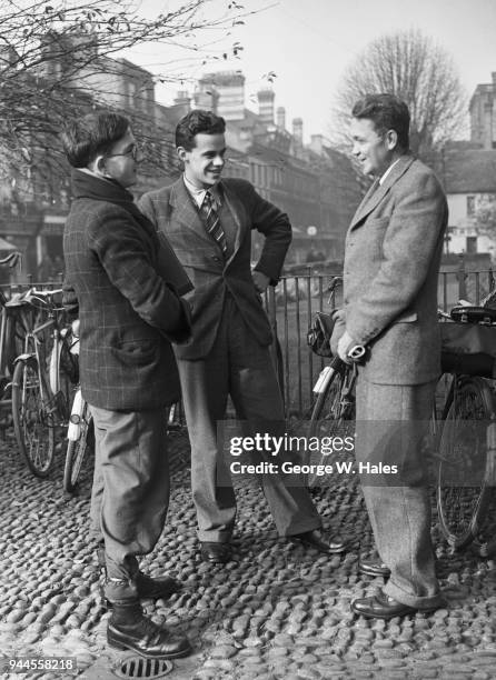 Henry Steele Commager , Professor of History at Columbia University in New York, chats with two students at Cambridge University, UK, 17th November...