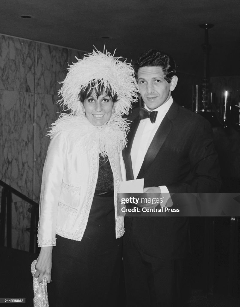 Alan Cogan English pop singer Alma Cogan arrives at the Empire Theatre,... News ...