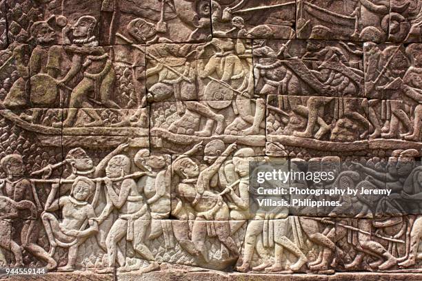 outer gallery bas-relief, bayon, angkor - angkor thom fotografías e imágenes de stock