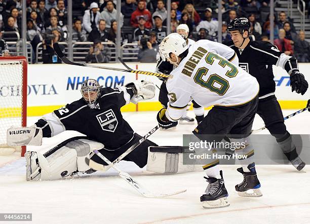 Jonathan Quick of the Los Angeles Kings makes a save on Mike Ribeiro of the Dallas Stars during the third period at the Staples Center on December...