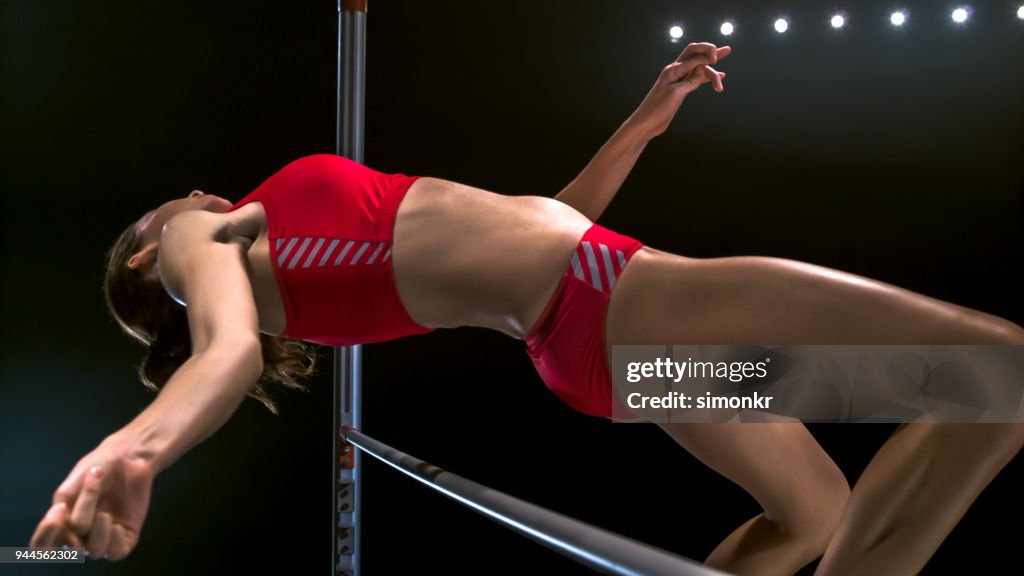 Femme Saut en hauteur de compensation bar