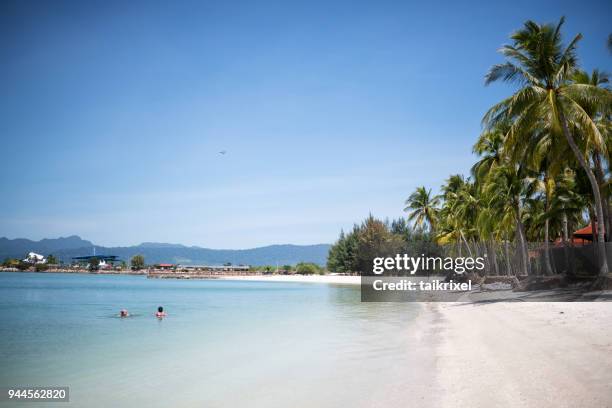 cenang beach, langkawi, malaysia - langkawi stock-fotos und bilder