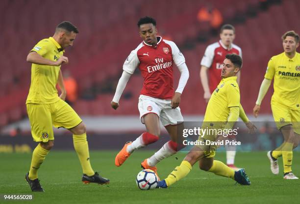 Joe Willock of Arsenal takes on Sergio Lozano Lluch and Garcia Lugea Imanol of Villarreal during the match between Arsenal U23 and Villarreal U23 at...