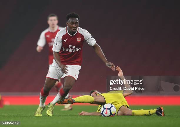 Tolaji Bola of Arsenal takes on Garcia Lugea Imanol of Villarreal during the match between Arsenal U23 and Villarreal U23 at Emirates Stadium on...