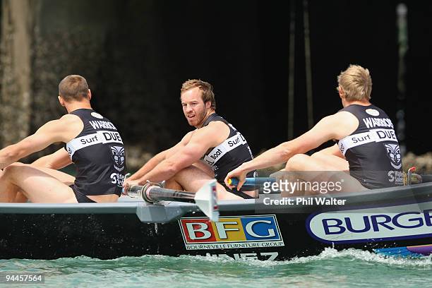 Ian Henderson of the Warriors rows during the Surf Boat Duel between the Blues and the Warriors at the Viaduct Harbour on December 15, 2009 in...