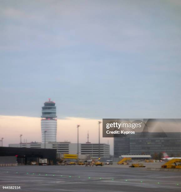 europe, austria, vienna (wien) area, 2017: view of vienna airport - flughafen wien stock-fotos und bilder