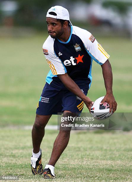 Preston Campbell looks to pass during a Gold Coast Titans NRL training session at Robina on December 15, 2009 at the Gold Coast, Australia.