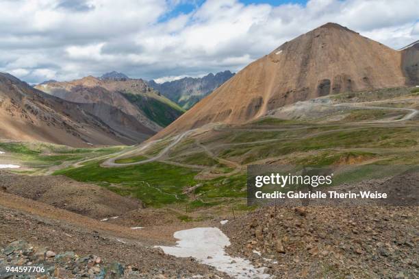 sary jaz valley - therin weise stock pictures, royalty-free photos & images