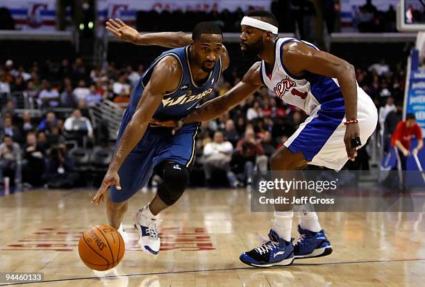 Gilbert Arenas of the Washington Wizards drives to the basket as Baron Davis of the Los Angeles Clippers defends in the first half at Staples Center...