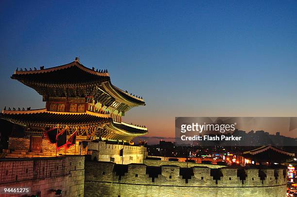 janganmun, the north gate of hwaseong fortress - provincie kyonggi do stockfoto's en -beelden