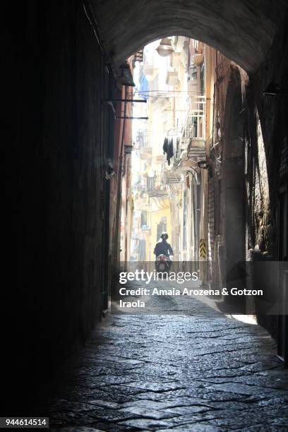 street in naples - enge stock-fotos und bilder