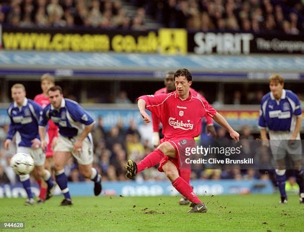 Robbie Fowler of Liverpool misses from the penalty spot during the FA Carling Premiership match against Everton played at Goodison Park, in...