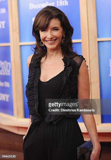Mary Steenburgen attends the "Did You Hear About the Morgans?" New York premiere at Ziegfeld Theatre on December 14, 2009 in New York City.