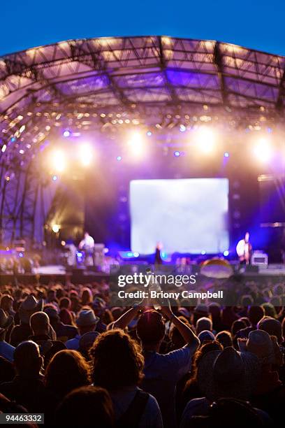 festival crowd in front of stage - popular music concert foto e immagini stock