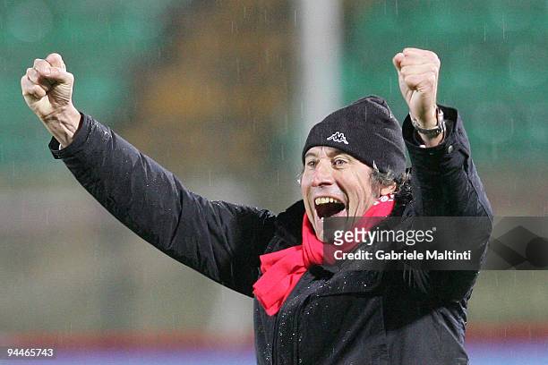 Siena head coach Alberto Malesani celebrates victory after the Serie A match between Siena and Udinese at Artemio Franchi - Mps Arena on December 13,...