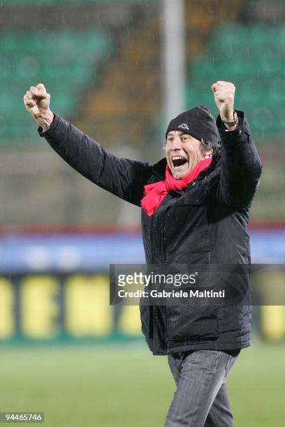 Siena head coach Alberto Malesani celebrates victory after the Serie A match between Siena and Udinese at Artemio Franchi - Mps Arena on December 13,...
