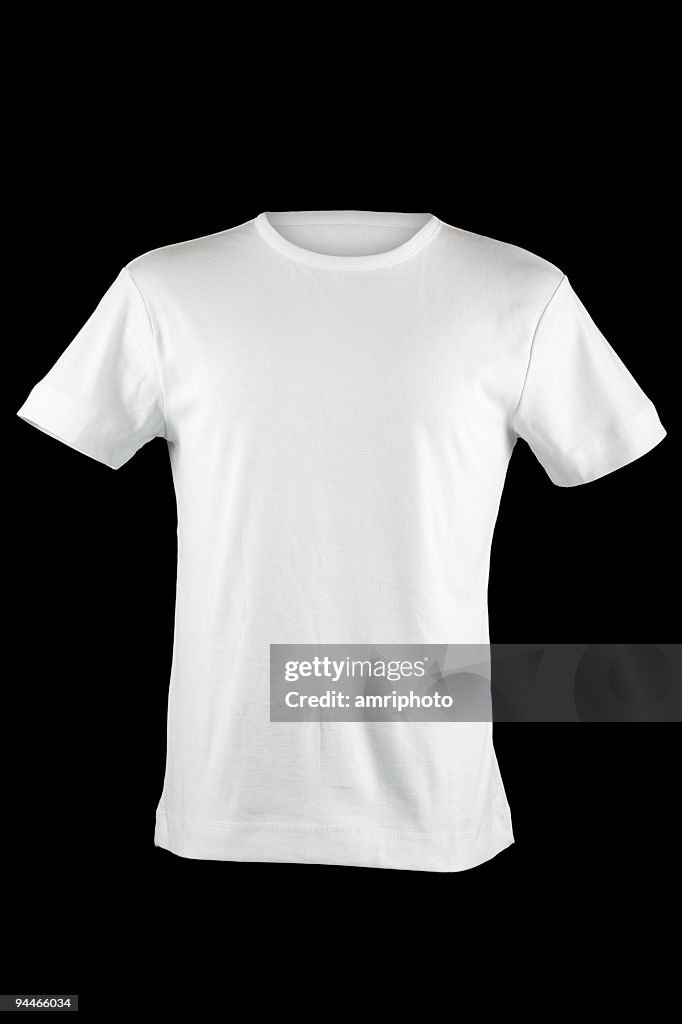 Clipping path (Borde de corte) para una camiseta blanca de toma en negro.