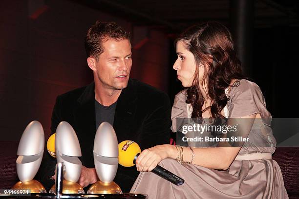 Award winners Till Schweiger and Nora Tschirner attend the Comedy Award 2008 at the Coloneum on October 21, 2008 in Cologne, Germany.