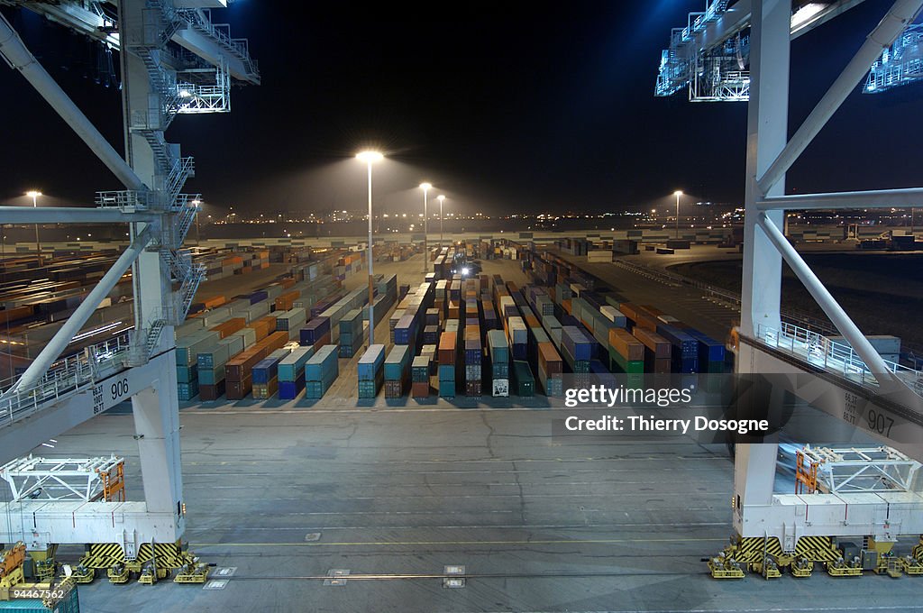 Containers port