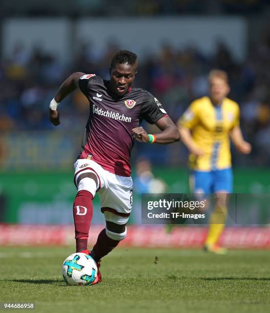 Moussa Kone of Dynamo Dresden controls the ball during the Second Bundesliga match between Eintracht Braunschweig and SG Dynamo Dresde at Eintracht...