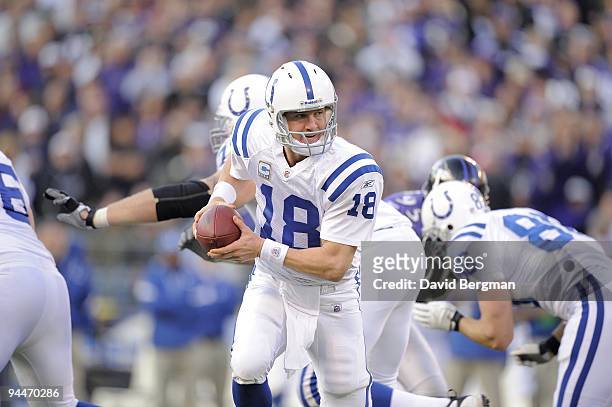 Indianapolis Colts QB Peyton Manning in action, handoff vs Baltimore Ravens. Baltimore, MD CREDIT: David Bergman