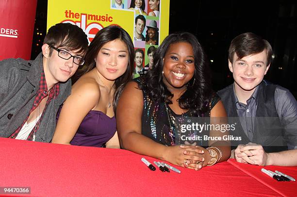 Kevin McHale, Jenna Ushkowitz, Amber Riley, Chris Colfer pose at a "Glee: The Music Vol. 1" promotional CD signing at Borders Books & Music, Columbus...