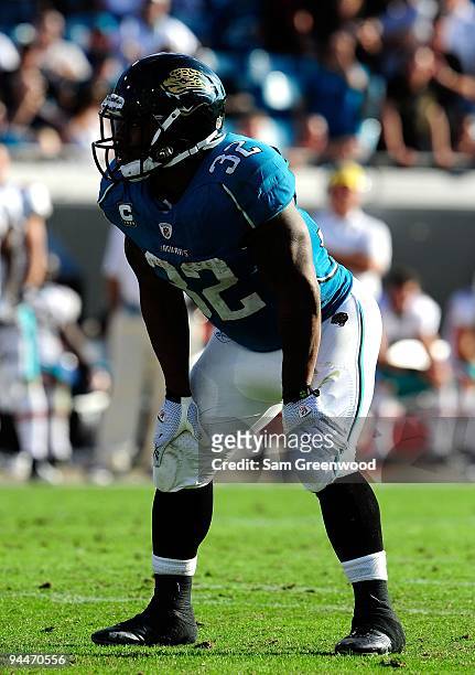 Maurice Jones-Drew of the Jacksonville Jaguars prepares to run during the game against the Houston Texans at Jacksonville Municipal Stadium on...
