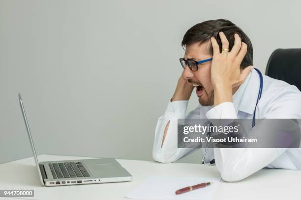 stressed senior businessman holding document binders on his head. - binders stockfoto's en -beelden