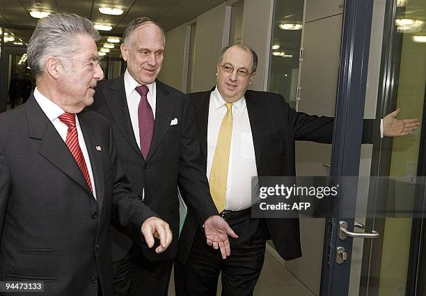 Austrian President Heinz Fischer and the President of the Jewish World Congress Ronald Lauder are welcomed by the President of the Jewish community...